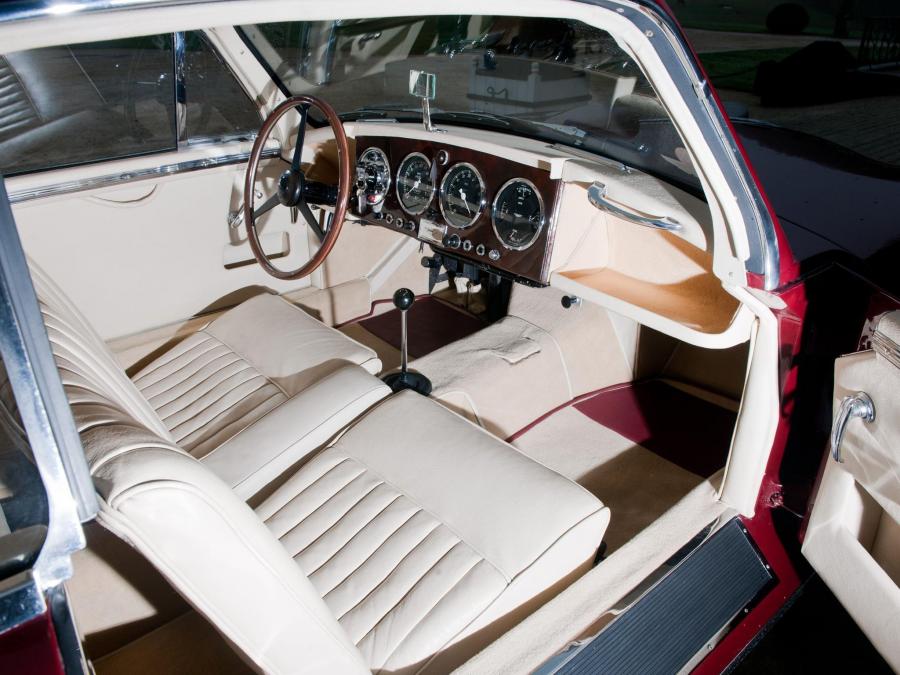 Интерьер Aston Martin DB2/4 Sports Saloon 1953 года  (фото 7 из 15)